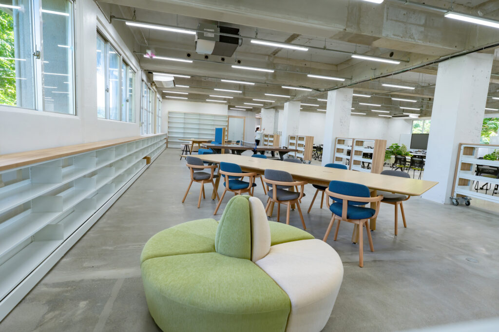 沖縄中央高等学校の校舎